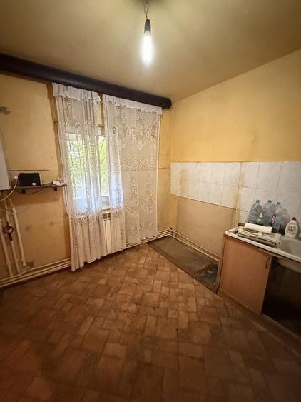 Apartament decomandat ,2 camere parter,INEL 2 - 5