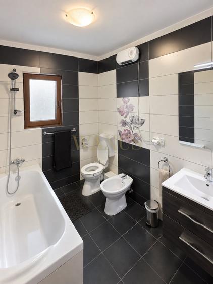 Duplex cu 4 camere cu Teren 258 Mp în Florești