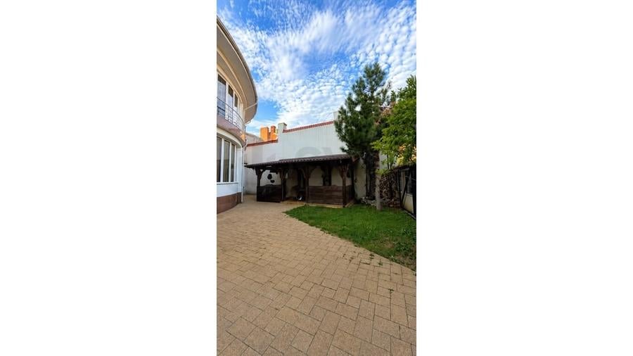 Casă individuală cu 7 camere cu Canalizare în Calea Călărașilor