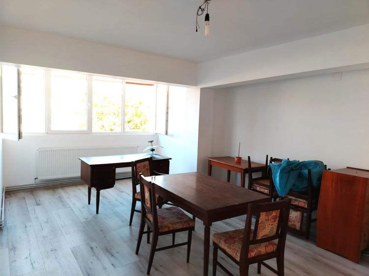 Apartament cu 3 camere decomandat în Porolissum