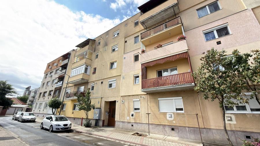 Apartament cu 2 camere semidecomandat, mobilat în Nord-Vest