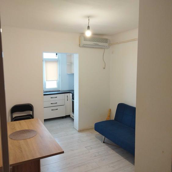 Apartament cu 2 camere decomandat în Calarași 4