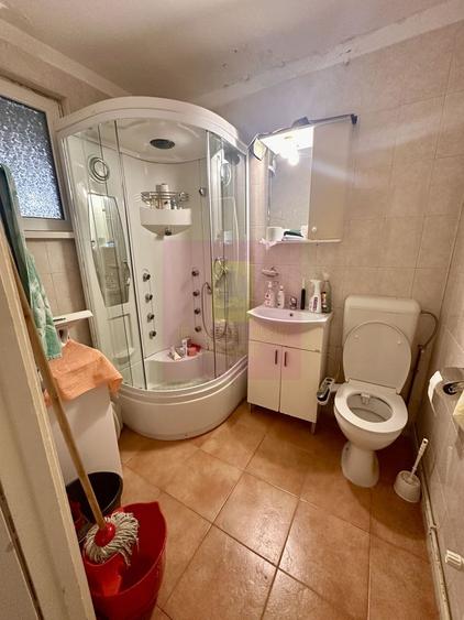 Apartament cu 3 camere decomandat în Berceni