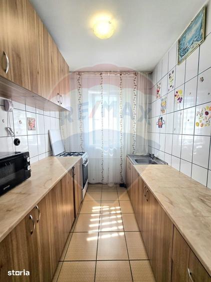 Apartament cu 2 camere semidecomandat în Craiovița Nouă