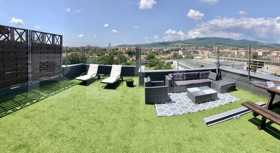 Penthouse cu 3 camere decomandat, mobilat în Central