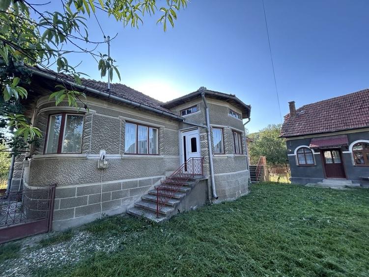 Casă cu 4 camere în Jichișu de Jos