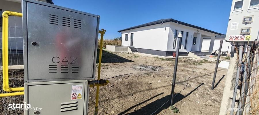 Casă cu 3 camere în Cristești