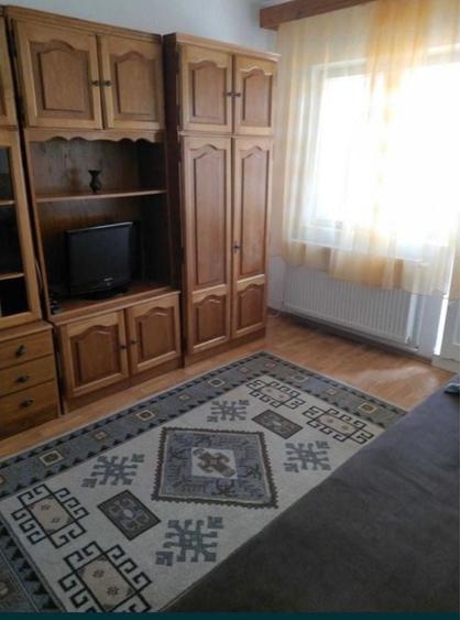 Garsonieră decomandată în Sub Arini