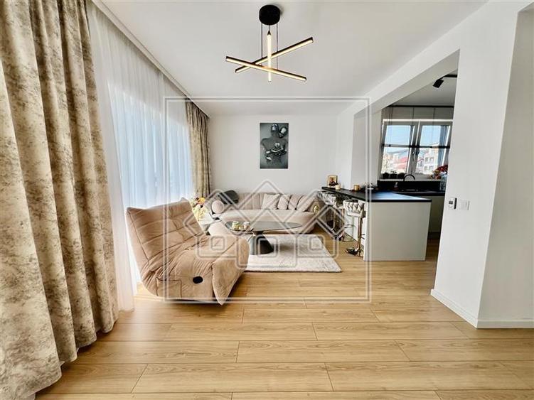 Apartament cu 2 camere nedecomandat, mobilat în Exterior Vest