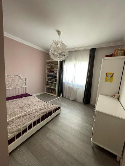 Apartament cu 4 camere decomandat în Lacul Tei