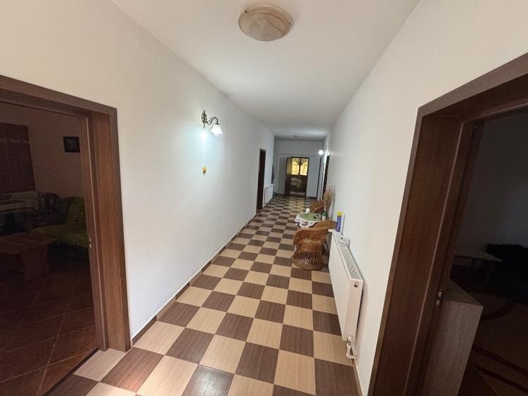 Casă individuală cu 5 camere cu Canalizare în Central
