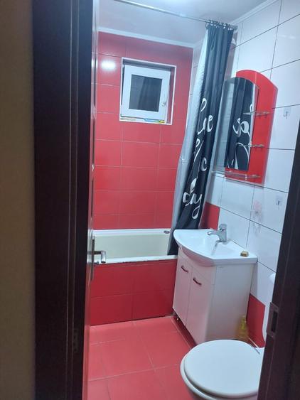 Apartament cu 3 camere decomandat în Cuștelnic