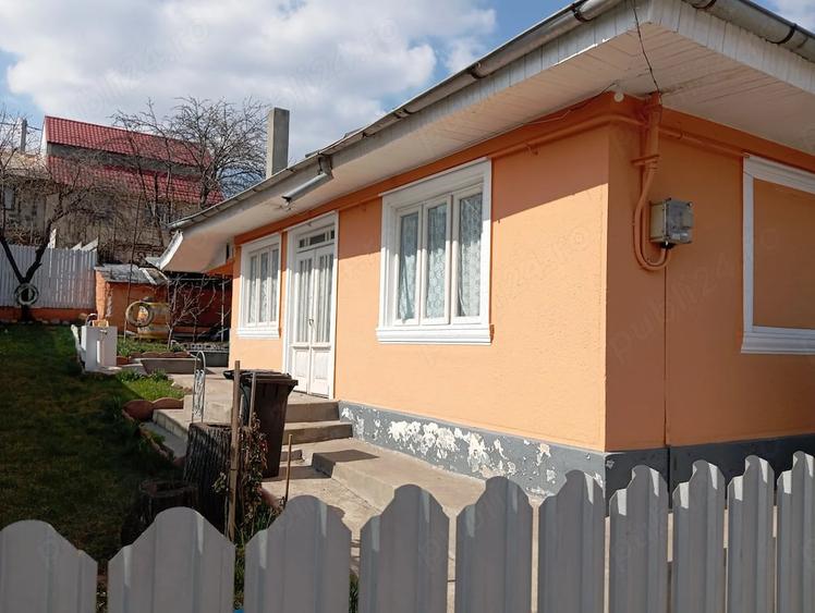 Casă cu 3 camere cu Teren 250 Mp în Central