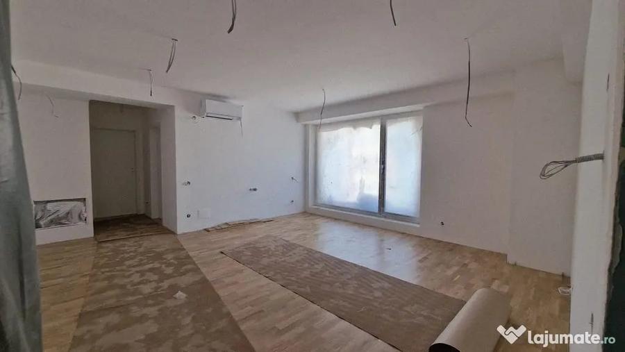 Apartament cu 3 camere semidecomandat în Unirii