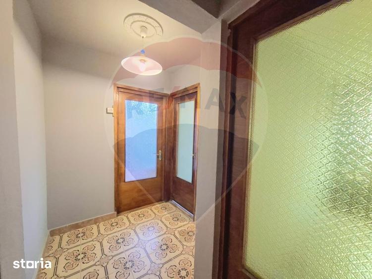 Apartament cu 3 camere semidecomandat în Romanilor
