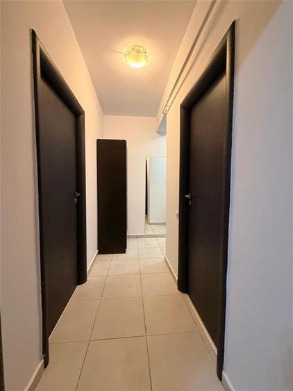 Apartament cu 3 camere semidecomandat, mobilat în Moșilor