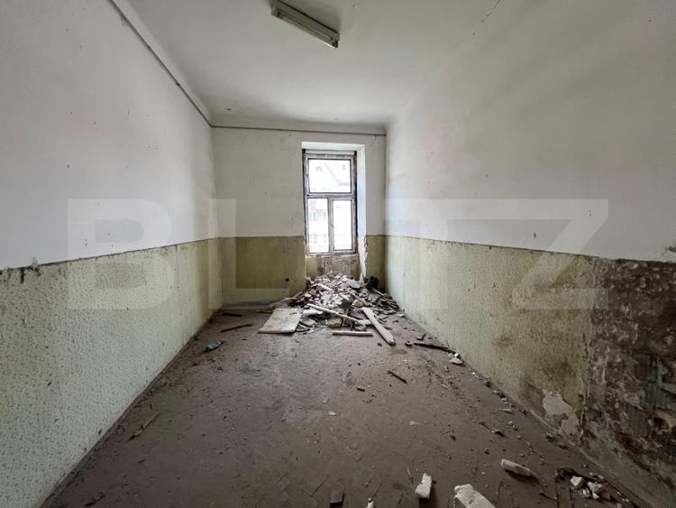 Spațiu comercial, de 900 mp, în Aiud