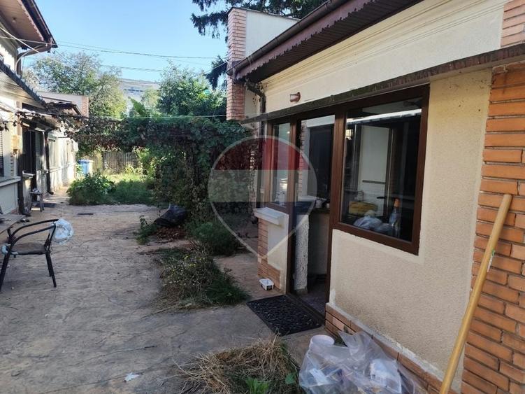 Casă individuală cu 6 camere cu Teren 510 Mp în Central