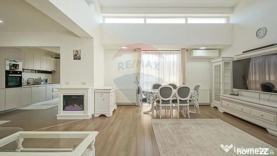 Apartament cu 3 camere decomandat în Cristian