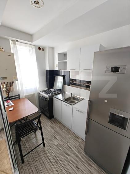 Apartament cu 3 camere semidecomandat, mobilat în Găvana