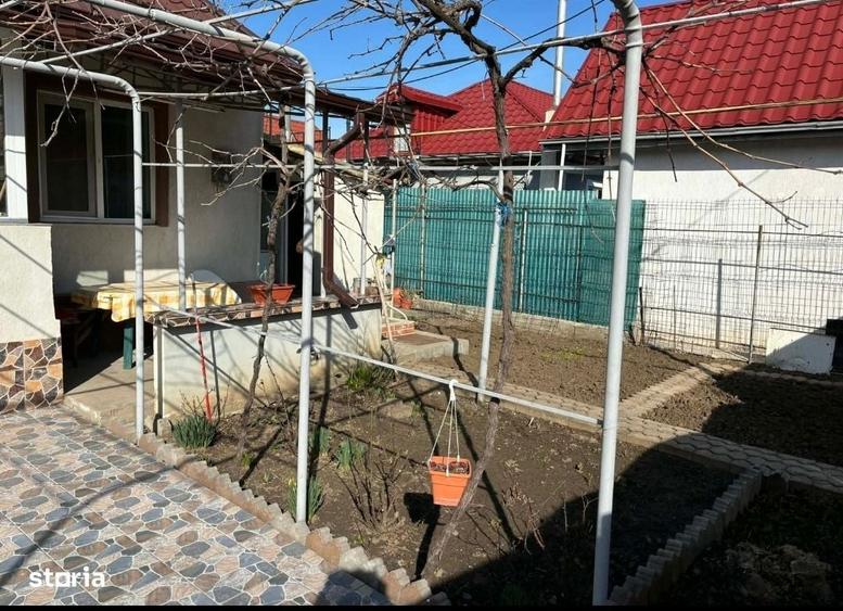Casă cu 3 camere cu Teren 220 Mp în Central