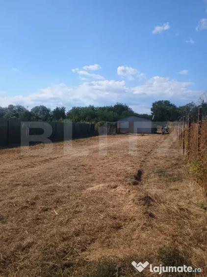 Teren de 1310 mp, în Central