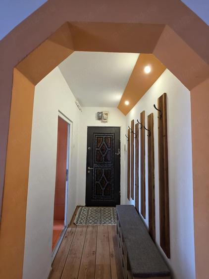 Apartament cu 3 camere decomandat în Astra