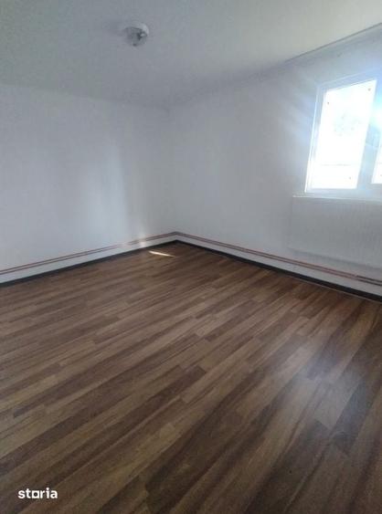 Casă cu 3 camere decomandat cu Teren 500 Mp în Central