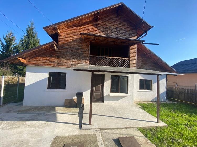 Casă individuală cu 4 camere cu Canalizare în Breaza de Sus