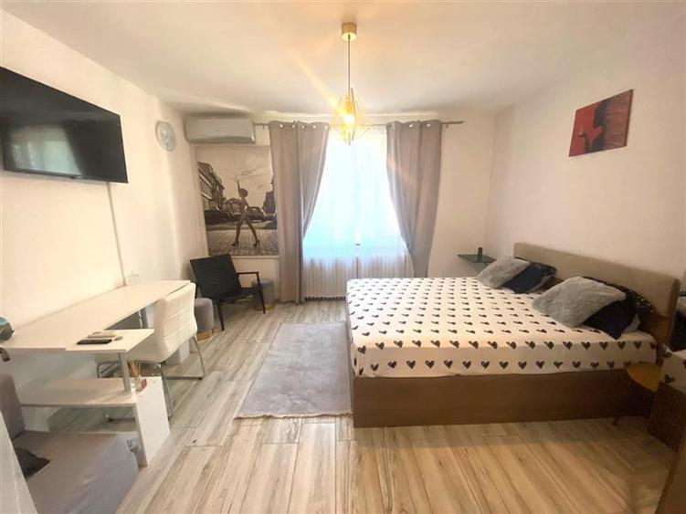 Garsonieră decomandată în Central