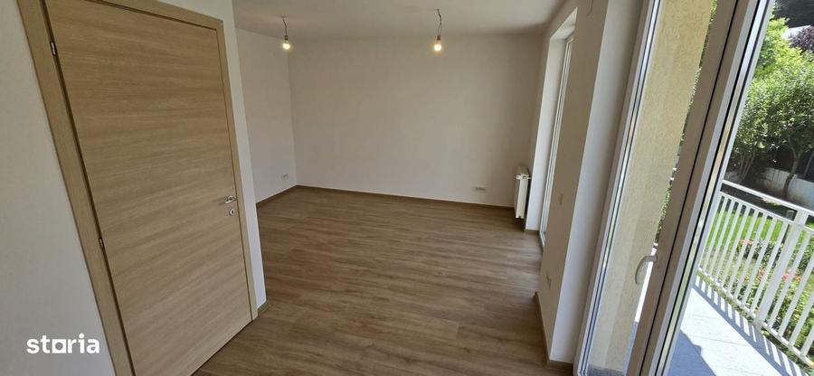 Casă cu 4 camere în Calea București