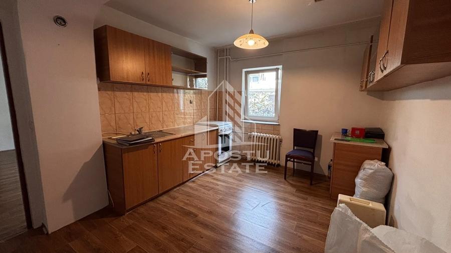 Apartament cu 2 camere semidecomandat, mobilat în Soarelui