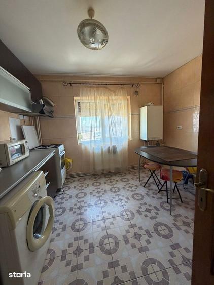 Apartament cu 3 camere decomandat în Ștefan cel Mare