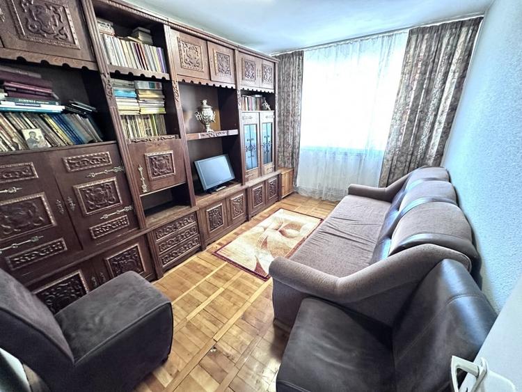 Apartament cu 4 camere decomandat, mobilat în Cetate