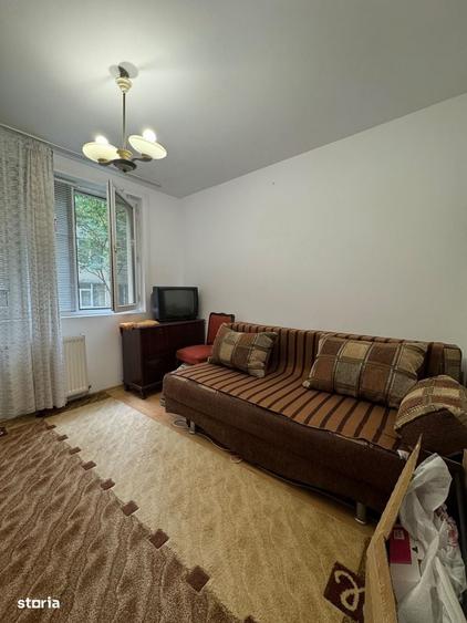 Apartament cu 3 camere decomandat în Rahova