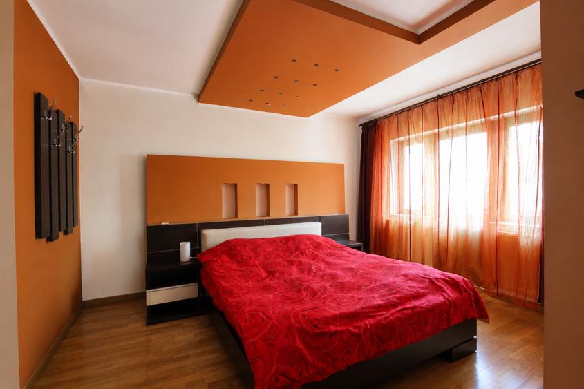 Casă individuală cu 7 camere cu Canalizare în Cioplea