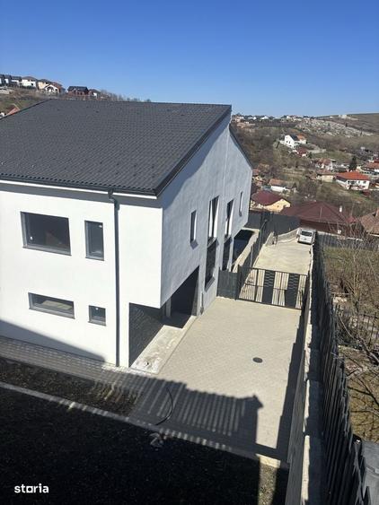 Casă cu 4 camere cu Teren 357 Mp în Dezmir