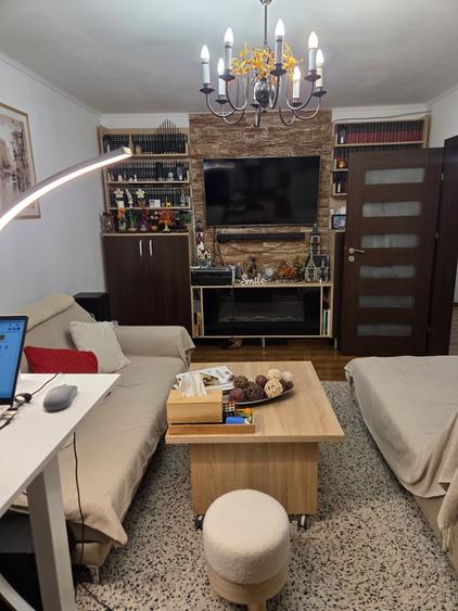 Apartament cu 4 camere decomandat în Drumul Taberei