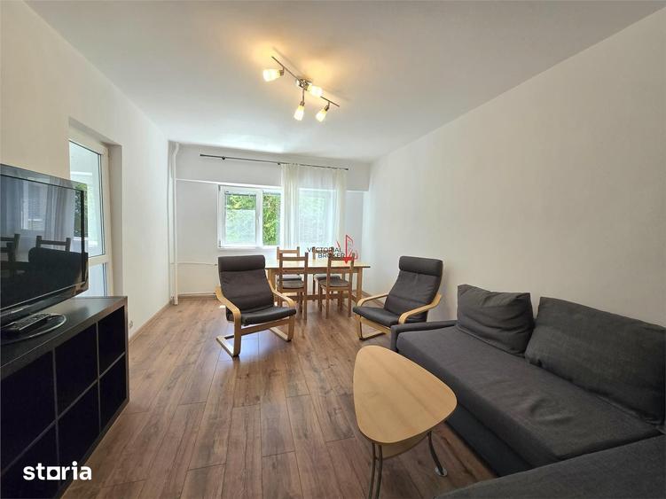 Apartament cu 4 camere decomandat în Tei