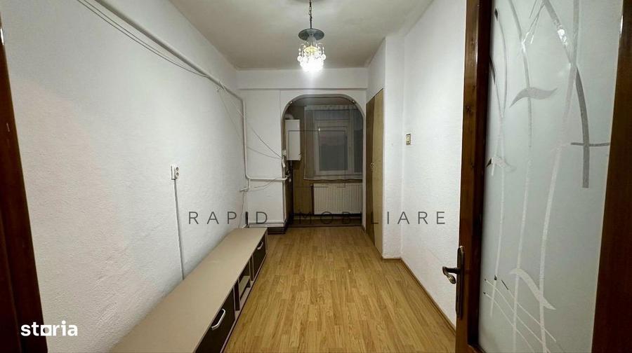 Apartament cu 3 camere decomandat în Micro 13