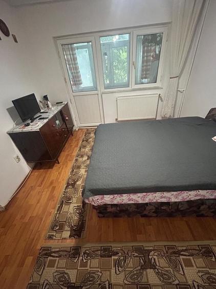 Apartament cu 3 camere decomandat în Fetești-Gară