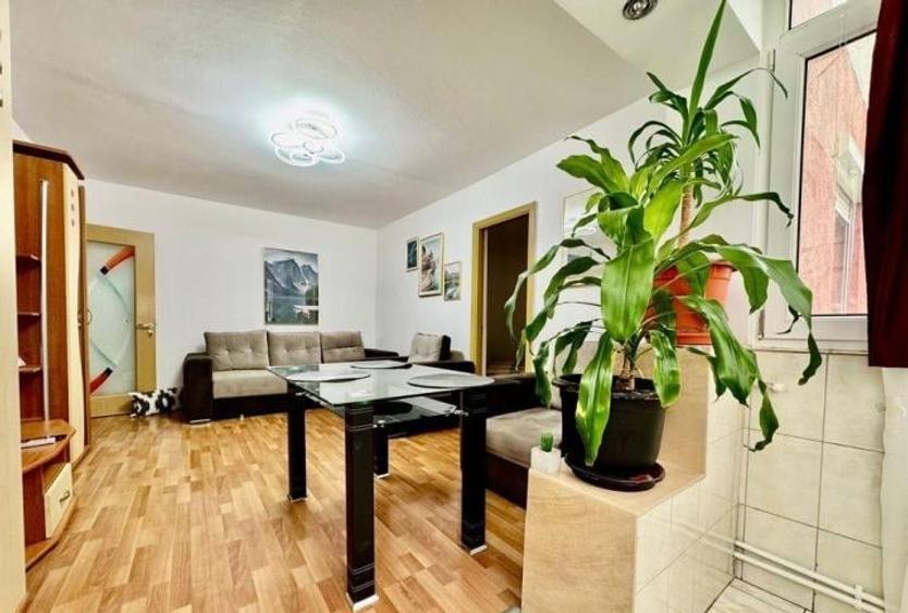 Apartament cu 3 camere semidecomandat, mobilat în Km 4-5