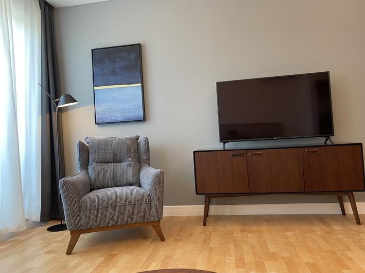 Apartament cu 2 camere semidecomandat, mobilat în Romană