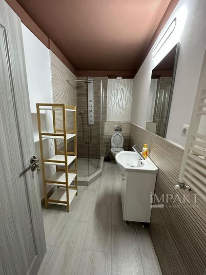 Apartament cu 4 camere semidecomandat în Semicentral
