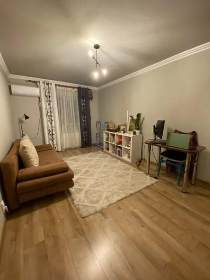 Apartament cu 2 camere decomandat în Podul de Fier
