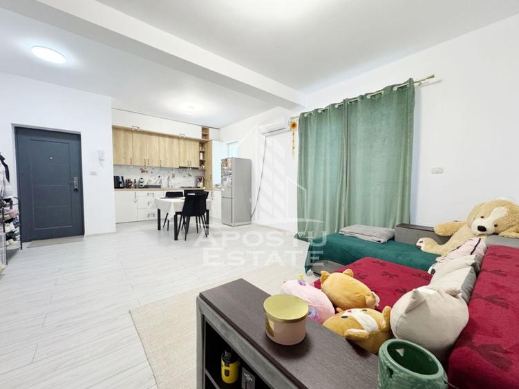 Apartament cu 2 camere semidecomandat, mobilat în Giroc