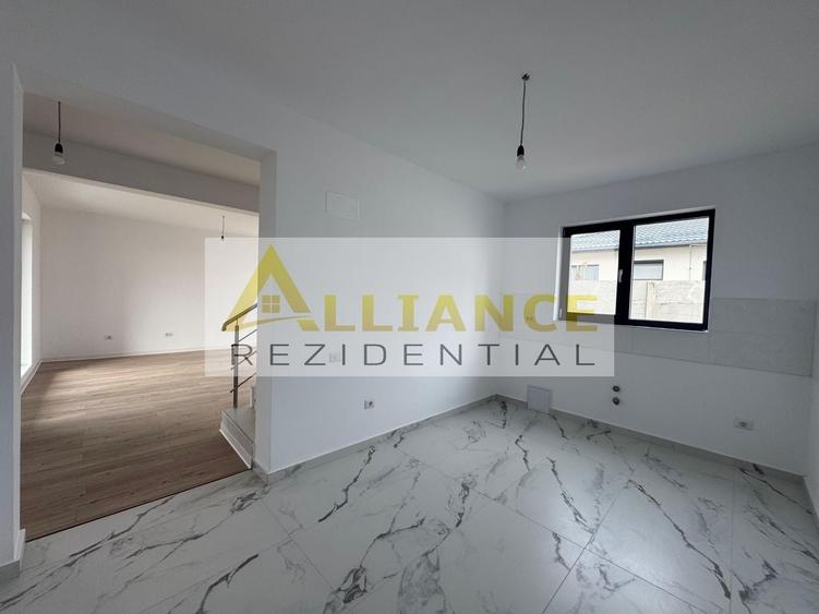 Casă individuală cu 4 camere cu Teren 320 Mp în Berceni