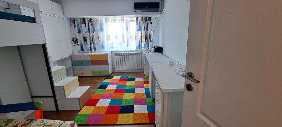 Apartament cu 4 camere decomandat, mobilat în Ultracentral