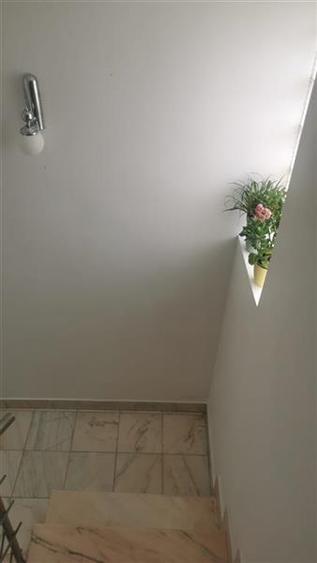 Casă individuală cu 6 camere cu Teren 180 Mp în Vatra Luminoasă