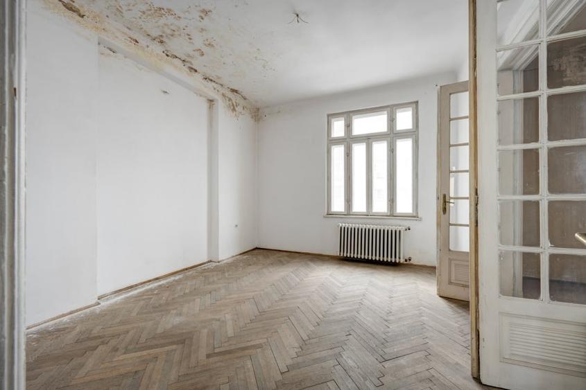 Apartament cu 5 camere decomandat în Calea Victoriei